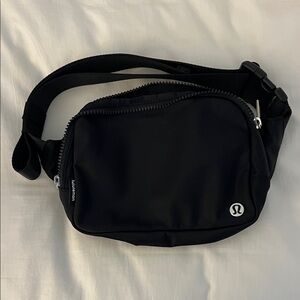 Lululemon Black Belt Bag IL Logo